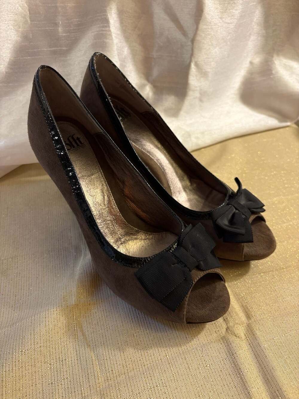 Sofft Pumps Size 9.5M Brown Suede Bow Heels